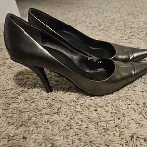 Pewter nine west pointy pumps